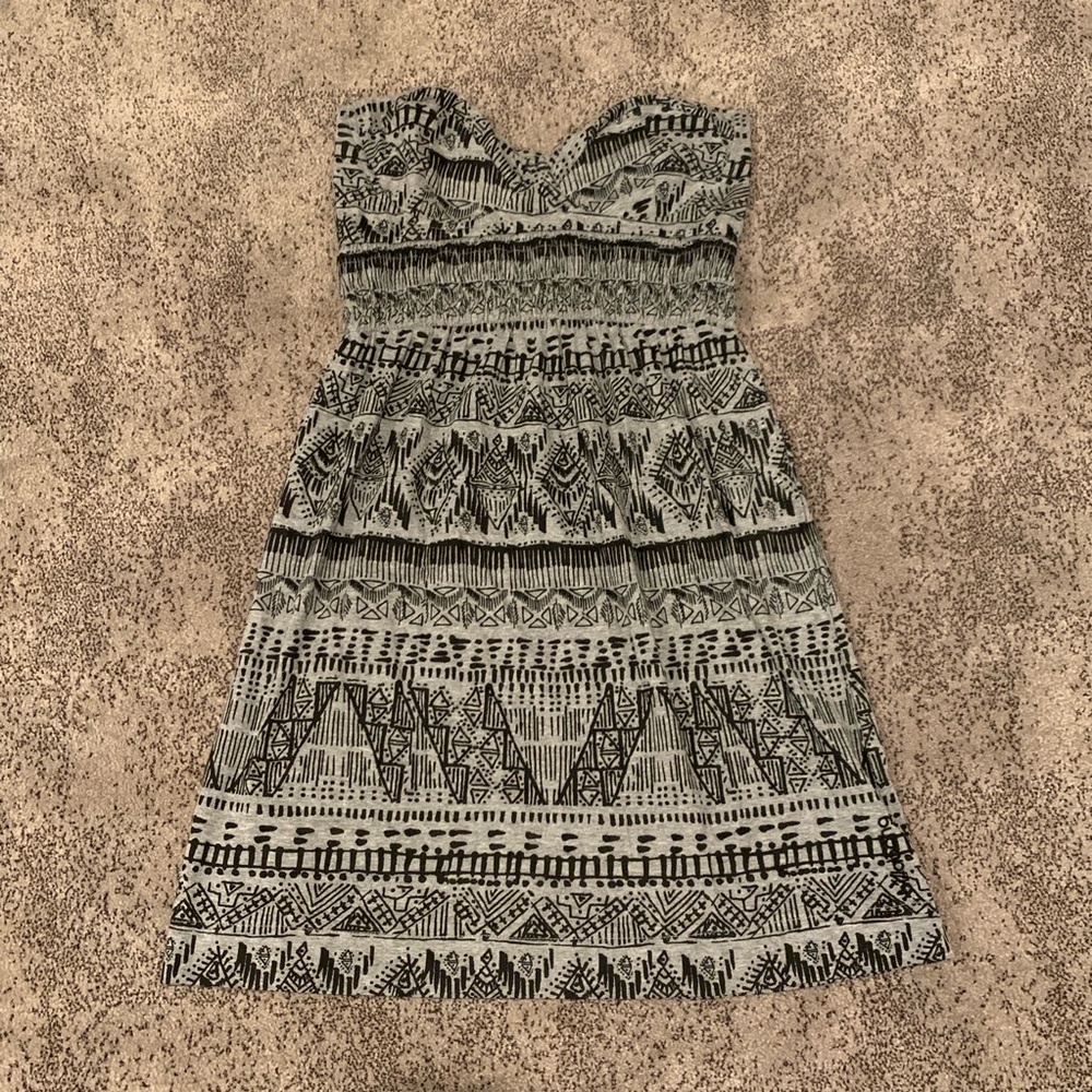 Billabong | Grey Strapless Geometric Dress